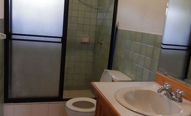 Alquiler de casa grande en Guápulo, para vivienda, oficinas o usos varios.