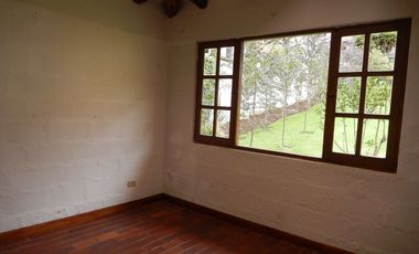 Alquiler de casa grande en Guápulo, para vivienda, oficinas o usos varios.