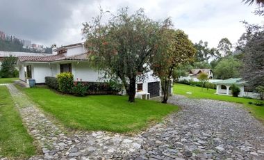 Alquiler de casa grande en Guápulo, para vivienda, oficinas o usos varios.