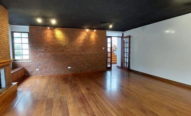 Alquiler de casa grande en Guápulo, para vivienda, oficinas o usos varios.