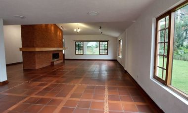 Alquiler de casa grande en Guápulo, para vivienda, oficinas o usos varios.