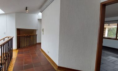 Alquiler de casa grande en Guápulo, para vivienda, oficinas o usos varios.