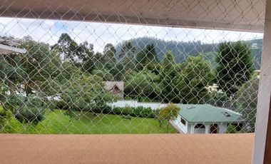 Alquiler de casa grande en Guápulo, para vivienda, oficinas o usos varios.