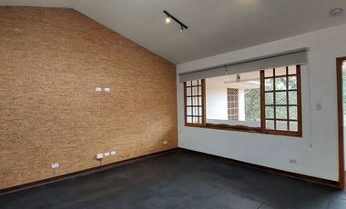 Alquiler de casa grande en Guápulo, para vivienda, oficinas o usos varios.