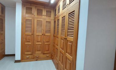 Alquiler de casa grande en Guápulo, para vivienda, oficinas o usos varios.