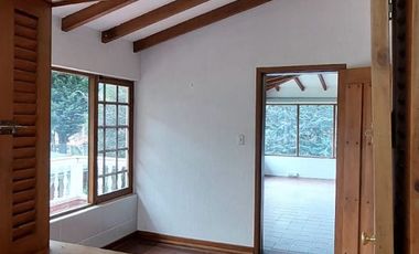 Alquiler de casa grande en Guápulo, para vivienda, oficinas o usos varios.