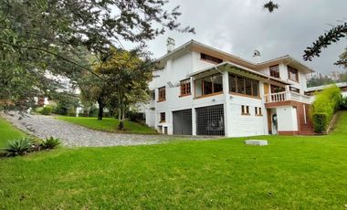 Alquiler de casa grande en Guápulo, para vivienda, oficinas o usos varios.