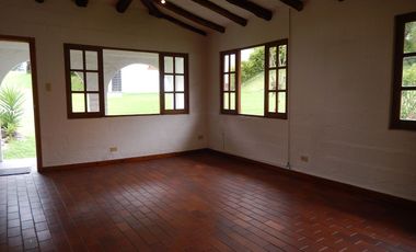 Alquiler de casa grande en Guápulo, para vivienda, oficinas o usos varios.