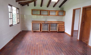 Alquiler de casa grande en Guápulo, para vivienda, oficinas o usos varios.