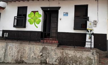 CASA LOTE EN EL RETIRO CERCA AL PARQUE PRINCIPAL