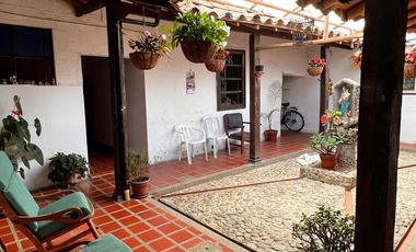 CASA LOTE EN EL RETIRO CERCA AL PARQUE PRINCIPAL
