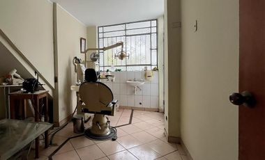 VENTA DE CASA EN ATE 3 PISOS AT.115M2 - AC.283M2