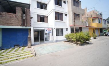 VENTA DE CASA EN ATE 3 PISOS AT.115M2 - AC.283M2
