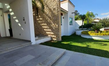 SE VENDE CASA DE UN PISO,CON 4 RECAMARAS Y VISTA AL CAMPO DE GOLF
