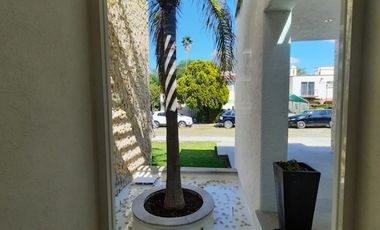 SE VENDE CASA DE UN PISO,CON 4 RECAMARAS Y VISTA AL CAMPO DE GOLF
