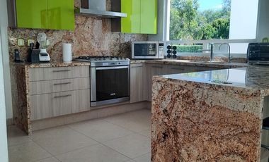 SE VENDE CASA DE UN PISO,CON 4 RECAMARAS Y VISTA AL CAMPO DE GOLF
