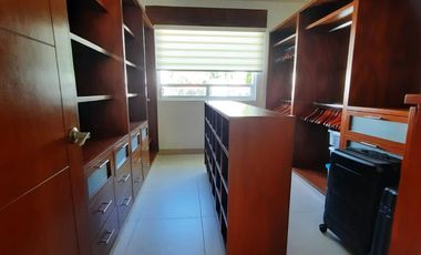 SE VENDE CASA DE UN PISO,CON 4 RECAMARAS Y VISTA AL CAMPO DE GOLF