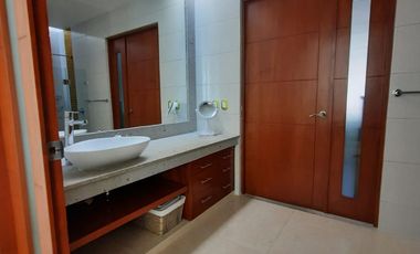 SE VENDE CASA DE UN PISO,CON 4 RECAMARAS Y VISTA AL CAMPO DE GOLF