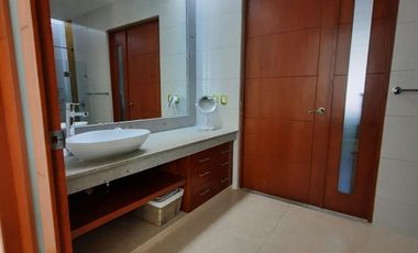 SE VENDE CASA DE UN PISO,CON 4 RECAMARAS Y VISTA AL CAMPO DE GOLF