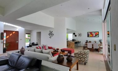SE VENDE CASA DE UN PISO,CON 4 RECAMARAS Y VISTA AL CAMPO DE GOLF
