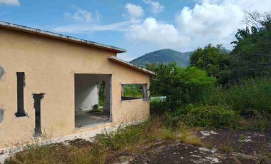 Vendo Casa con alberca para reparar con  Terreno bardeado, Alpuyeca Morelos