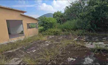 Vendo Casa con alberca para reparar con  Terreno bardeado, Alpuyeca Morelos