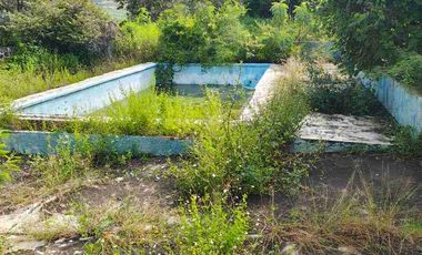 Vendo Casa con alberca para reparar con  Terreno bardeado, Alpuyeca Morelos