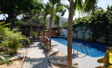 CASA EN VENTA | FRENTE AL CAMPO DE GOLF IXTAPA ZIHUATANEJO