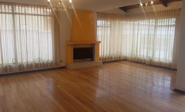 Hermosa casa en venta en la Urbanización Molinos del Viento sector Valle de los Chillos