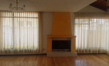 Hermosa casa en venta en la Urbanización Molinos del Viento sector Valle de los Chillos