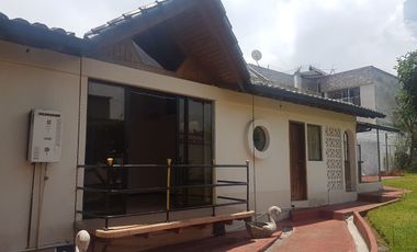 Hermosa casa en venta en la Urbanización Molinos del Viento sector Valle de los Chillos