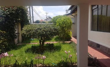 Hermosa casa en venta en la Urbanización Molinos del Viento sector Valle de los Chillos