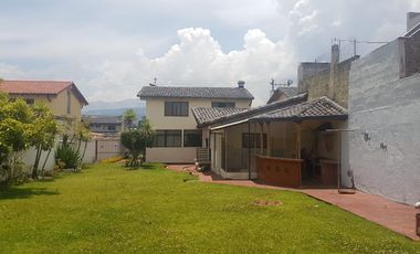 Hermosa casa en venta en la Urbanización Molinos del Viento sector Valle de los Chillos