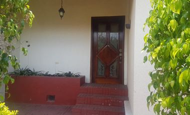 Hermosa casa en venta en la Urbanización Molinos del Viento sector Valle de los Chillos