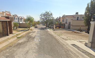 Remate de casa en Paseos de Santiago, Guadalajara Jalisco
