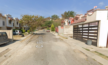 Remate de casa en Paseos de Santiago, Guadalajara Jalisco