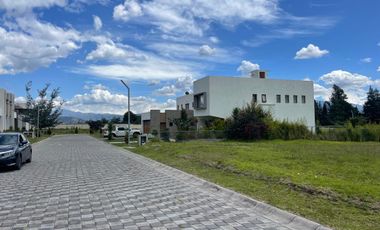 Terreno de venta de Puembo
