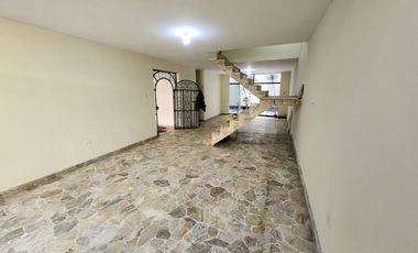 Vendo Casa Muy Bien Ubica a Unas Cuadras del Real Plaza Puruchuco