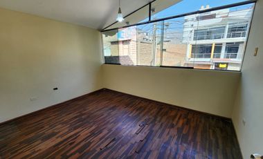 Vendo Casa Muy Bien Ubica a Unas Cuadras del Real Plaza Puruchuco