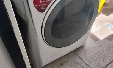 INCREIBLE Y ESPACIOSA CASA TOTALMENTE AMUEBLADA, CERCA DE ZONA INDUSTRIAL.