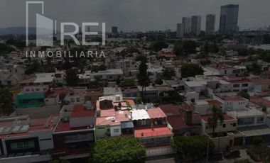 VENTA CASA A UNAS CUADRAS DE LA MINERCA, VALLARTA SUR, GUADALAJARA