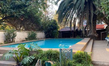 En venta casa estilo Colonial en la comuna de La Cisterna