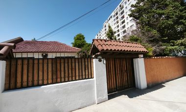 En venta casa estilo Colonial en la comuna de La Cisterna