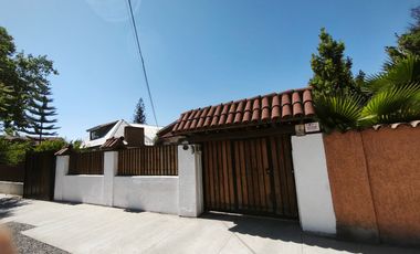 En venta casa estilo Colonial en la comuna de La Cisterna