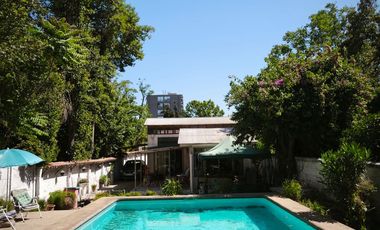 En venta casa estilo Colonial en la comuna de La Cisterna