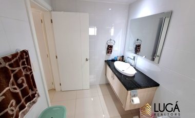 Departamento primera línea al mar en venta, sector playa murciélago, cerca a Mall del Pacifico, Manta Ecuador