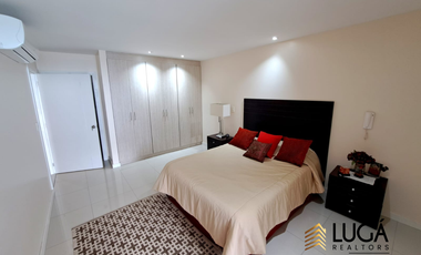 Departamento primera línea al mar en venta, sector playa murciélago, cerca a Mall del Pacifico, Manta Ecuador