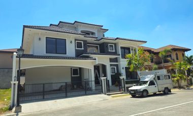 Portofino South 5 Bedrooms, Las Piñas