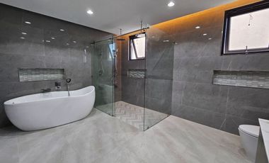 Portofino South 5 Bedrooms, Las Piñas