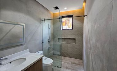 Portofino South 5 Bedrooms, Las Piñas